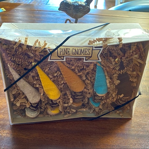 Box of 5 Pine Gnomes never opened Handcrafted collectible Felt hats w tiny bells - Picture 1 of 6